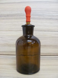 KROPLOMIERZ Z PIPETKĄ I GUMOWYM SMOCZKIEM POJ. 100 ML ORANŻOWY