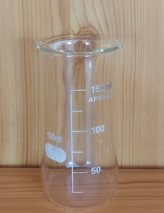 ZLEWKA SZKLANA Z WYLEWEM POJ. 150ML, WYSOKA, SKALOWANA 